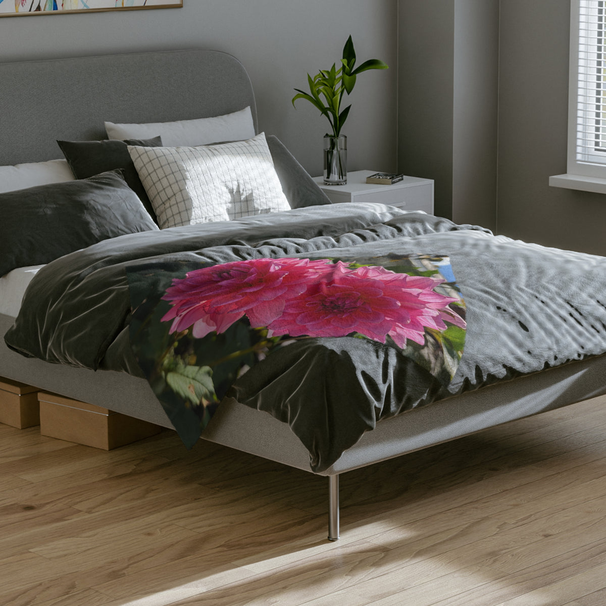 September Dahlia Velveteen Microfiber Blanket — Floral Cozy Throw